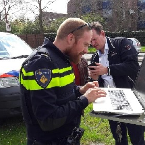 Politie_bij_automaat.jpg