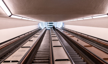 Maastunnelcomplex roltrappen