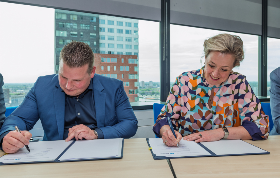 Tekenmoment renovatie Rozenburgsesluis