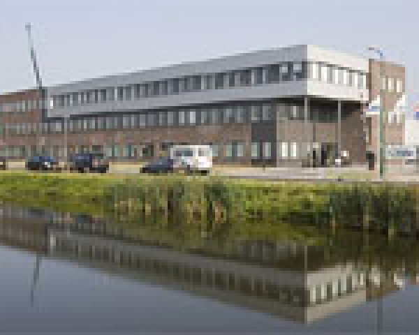 180px_HoutenGebouwVeraf_1.jpg